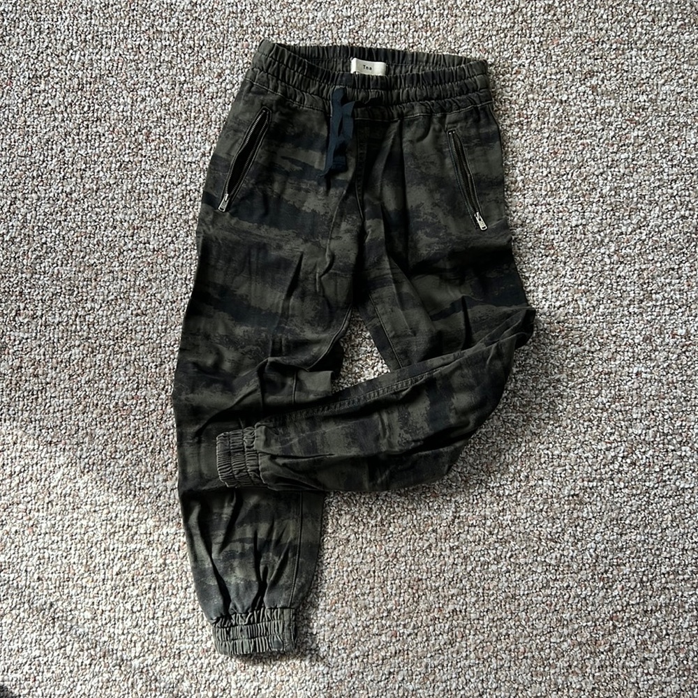 Aritzia TNA camo-like jogger pants